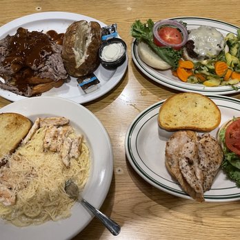 Three Bear Restaurant - American Near Me - West Yellowstone, Montana