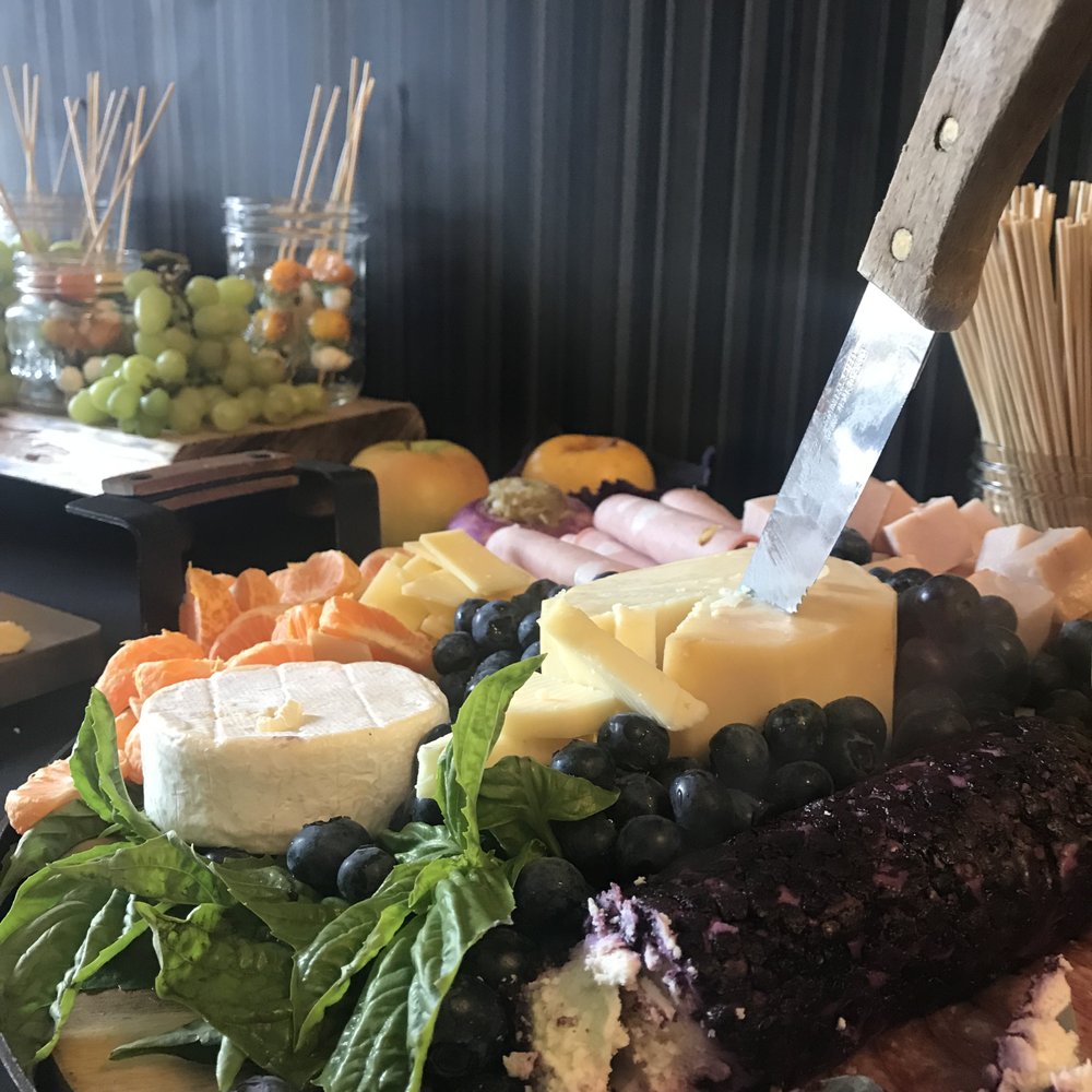 JOHNNY MITCHELL’S SMOKEHOUSE Updated August 2024 650 Henderson Dr