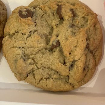 Crumbl - Chelsea - Chocolate chip - Bakeries Near Me - New York, New York