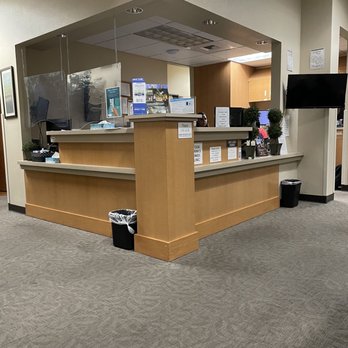 Retinal Consultants - Check in counter - Retina Specialists Near Me - Elk Grove, California