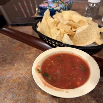 El Chaparro - Chips and salsa - Mexican Near Me - Yutan, Nebraska