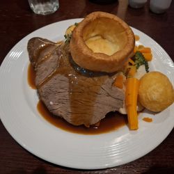 Dry Dock Bar And Grill Dooleys Hotel - Sunday roast beef with mash and vegetables