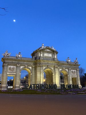 Puerta de Alcalá by null
