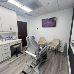 Elise Min, MD - Elise Min Plastic Surgery Beverly Hills - Treatment/Clinic Room