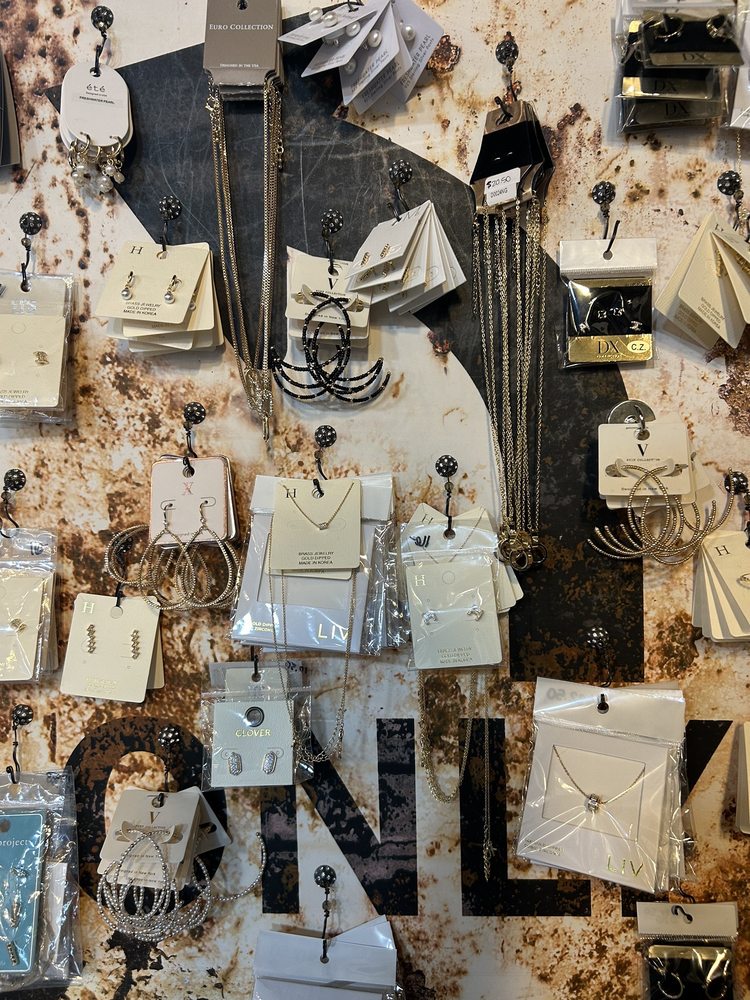 CLOTHESHORSE Updated September 2024 18 Reviews 2531 Rocky Ridge