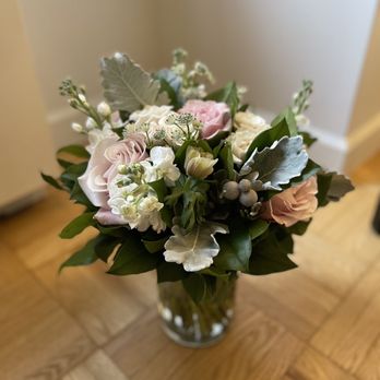 1. Élan Flowers