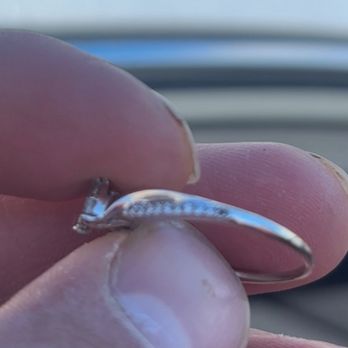 Kevin Jewelers - 1 of 4 missing diamonds - Jewelry Near Me - Palmdale, California Kevin Jewelers - 1 of 4 missing diamonds - Jewelry Near Me - Palmdale, California