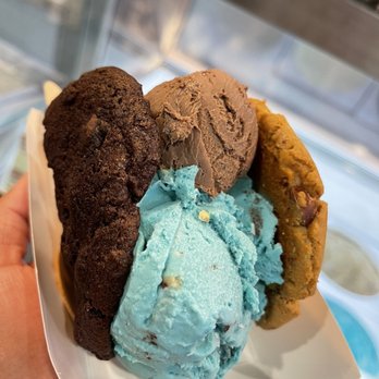 Stack Creamery - Cookie Monster with chocolate ice cream - Desserts Near Me - Jersey City, New Jersey