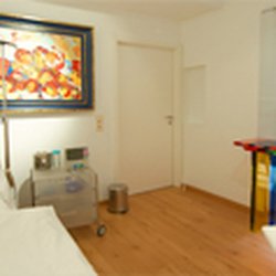 Clinique de chirurgie esthétique DR. Dombard - Une chambre pour patient.
