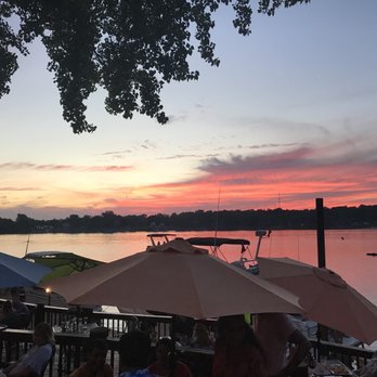Captains Quarters Riverside Grille - Seafood Near Me - Prospect, Kentucky