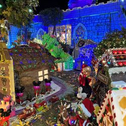 Holiday Fantasies Come To Life - A FREE EVENT & FREE PARKING! All Things Disney: Castle, Christmas Decor, Lights & Live Mickey Mouse @ Holiday Fantasies Burbank Dec 2022