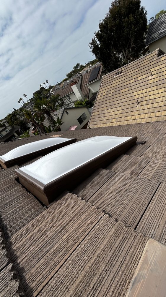 Slide of J&E Roofing Services