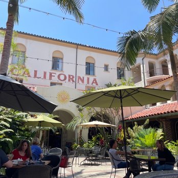 Green Bliss - Beautiful architecture that gives me old town Spanish vibes - Coffee & Tea Near Me - Fullerton, California Green Bliss - Beautiful architecture that gives me old town Spanish vibes - Coffee & Tea Near Me - Fullerton, California