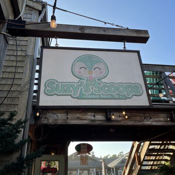 Suzy's Scoops - Sign - Ice Cream & Frozen Yogurt Near Me - Cannon Beach, Oregon