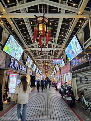 Huaxi Street Night Market by null