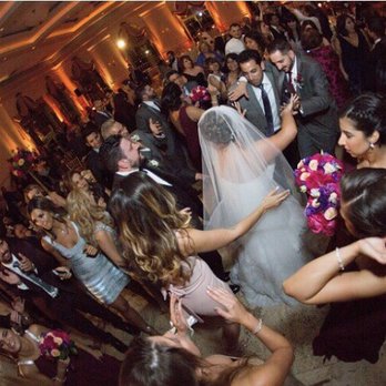 Venuti's - Pre-dinner dance party! - Italian Near Me - Addison, Illinois
