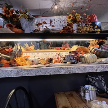 Farmhouse Restaurant - Inside Decor - American Near Me - Branson, Missouri Farmhouse Restaurant - Inside Decor - American Near Me - Branson, Missouri