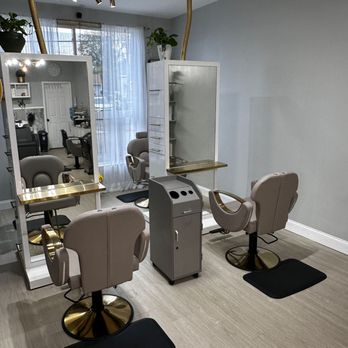 La More Beauty Lounge - Hair Salons Near Me - Lynn, Massachusetts La More Beauty Lounge - Hair Salons Near Me - Lynn, Massachusetts
