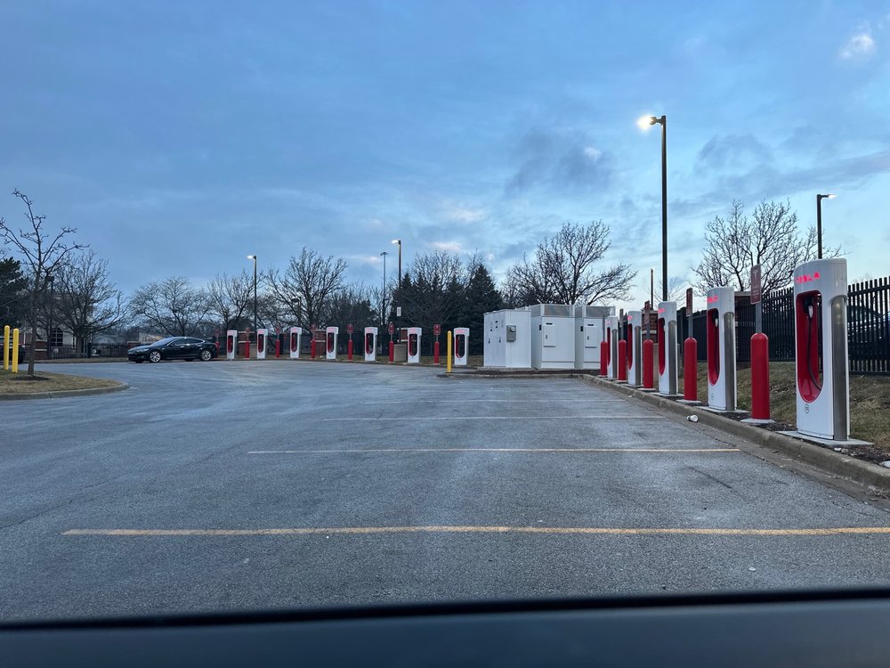 TESLA SUPERCHARGER 601 Burr Ridge Parkway, Burr Ridge, Illinois EV