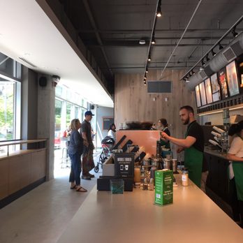 Starbucks - customers at the counter of a coffee shop - Coffee & Tea Near Me - Toronto, Ontario
