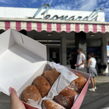 Leonard's Bakery - Cinammon sugar (left), Original (right) - Bakeries Near Me - Honolulu, Hawaii