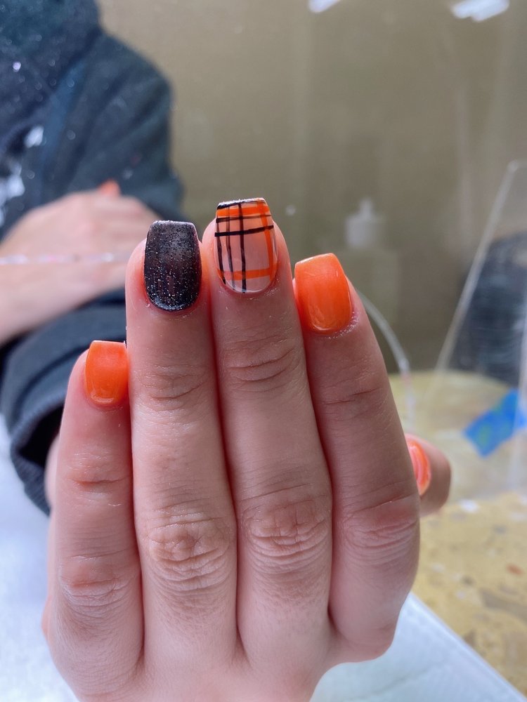 Dalis Nails Logo
