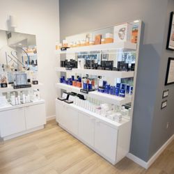 Silver Mirror Facial Bar - Upper West Side