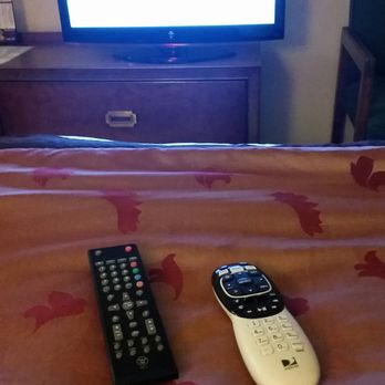 Days Inn by Wyndham Whitehall - The remote on the right (channel changer) didn't work at all. So that meant I could only turn on/off the TV. - Hotels Near Me - Whitehall, Michigan