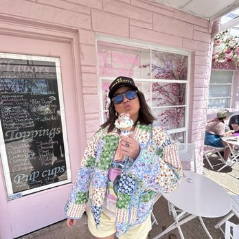 Canal Creamery - Front of business - Ice Cream & Frozen Yogurt Near Me - Indianapolis, Indiana