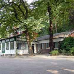 Le Parc des Buttes Chaumont - Crédit site : http://butteschaumont.free.fr/