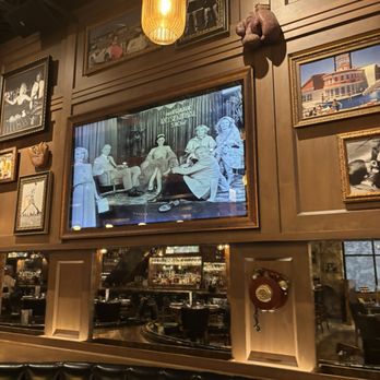 The VIG West Loop - Lounges Near Me - Chicago, Illinois
