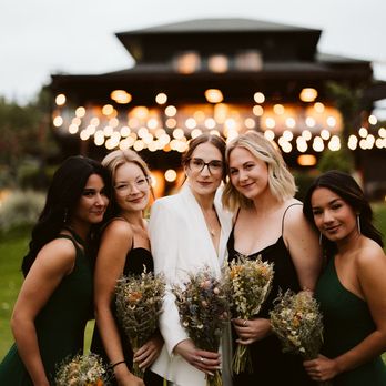 Beacon Hill Catering and Events - Sunset Bridal Party Portrait at Spokane Wedding Venue | Photo by Hanna Hotchkiss - Caterers Near Me - Spokane, Washington Beacon Hill Catering and Events - Sunset Bridal Party Portrait at Spokane Wedding Venue | Photo by Hanna Hotchkiss - Caterers Near Me - Spokane, Washington