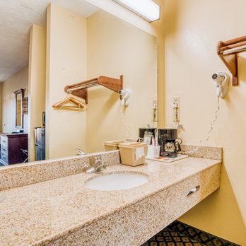 OYO Hotel Grenada West - Hotels Near Me - Grenada, Mississippi