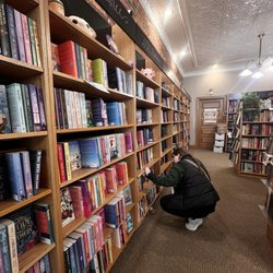 Main Street Books - Such a cute and welcoming bookstore! Can't wait to come back again