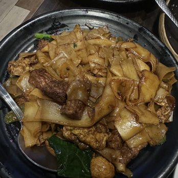 Lucky Kitchen - Pad see ewe w/tofu - Thai Near Me - Eastvale, California Lucky Kitchen - Pad see ewe w/tofu - Thai Near Me - Eastvale, California