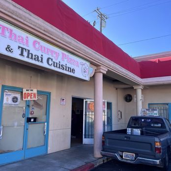 Thai Curry Pizza - Outside - Pizza Near Me - Long Beach, California