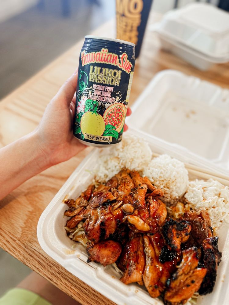 Food from Mo' Bettahs Hawaiian Style Food