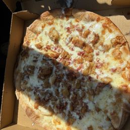 Chicken Bacon Ranch Pizza - Medium 14" Chicken Bacon Ranch Pizza - Medium 14"