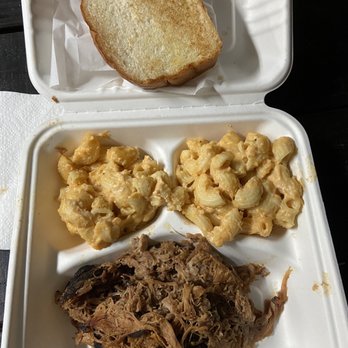 Bill & Tim's Barbecue - Brisket with double Mac & Cheese & Texas toast - Barbeque Near Me - Eugene, Oregon Bill & Tim's Barbecue - Brisket with double Mac & Cheese & Texas toast - Barbeque Near Me - Eugene, Oregon