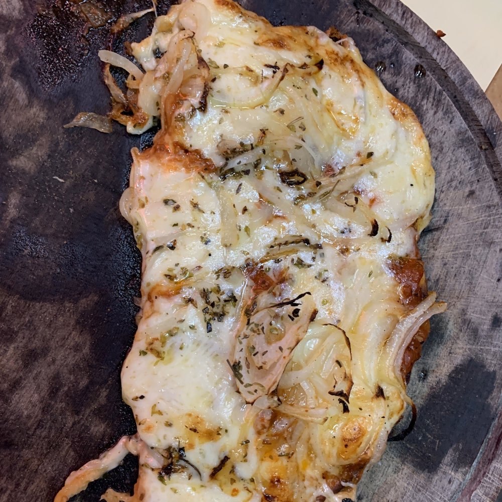 Güerrín - Mozzarella y cebolla pizza - Pizza Near Me - Buenos Aires, C Güerrín - Mozzarella y cebolla pizza - Pizza Near Me - Buenos Aires, C