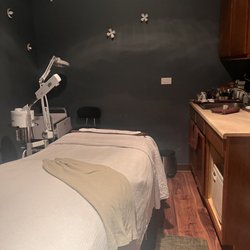 Aesthetica Day Spa - Facial room