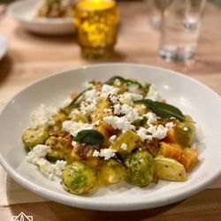 Olives - Goat Cheese Gnocchi
Housemade gnocchi * Squash * Brussels sprouts * Bacon * Goat Cheese * Winter squash cream sauce * Fried sage