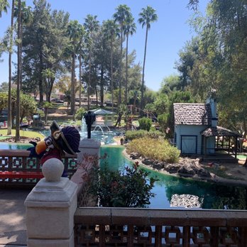 Golf N' Stuff - Outdoor patio seating outside arcade near miniature golf course. - Mini Golf Near Me - Tucson, Arizona