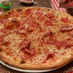 Pizzeria Napoli - 40cm miała na pewno ;)