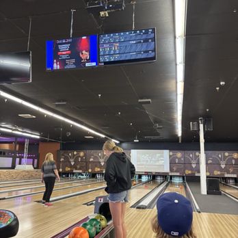 Temecula Lanes - Sports Bars Near Me - Temecula, California