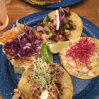 Café Chilango - 4 tacos for brunch including 2 meat and 2 veggie - Mexican Near Me - Paris, 75