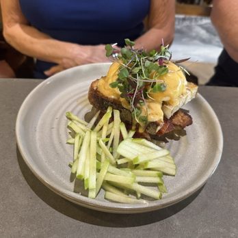 Five5eeds - Eggs Benedict with bacon - Coffee & Tea Near Me - Park City, Utah