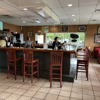 Corner Cafe Restaurant - Bar area - American Near Me - Delaware, Ohio