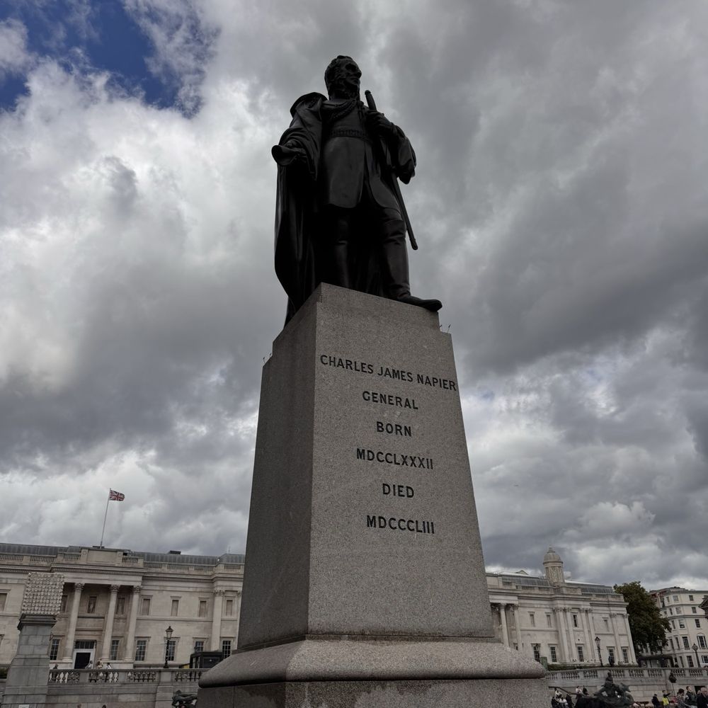 Trafalgar Square - Landmarks & Historical Buildings Near Me - London, XGL