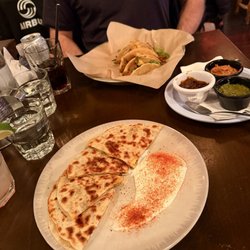 Escondite - Tacos Al Pastor / Al Pastor & Quesadilla Sincronizada de Hongos / Quesadilla Sincronizada de Hongos